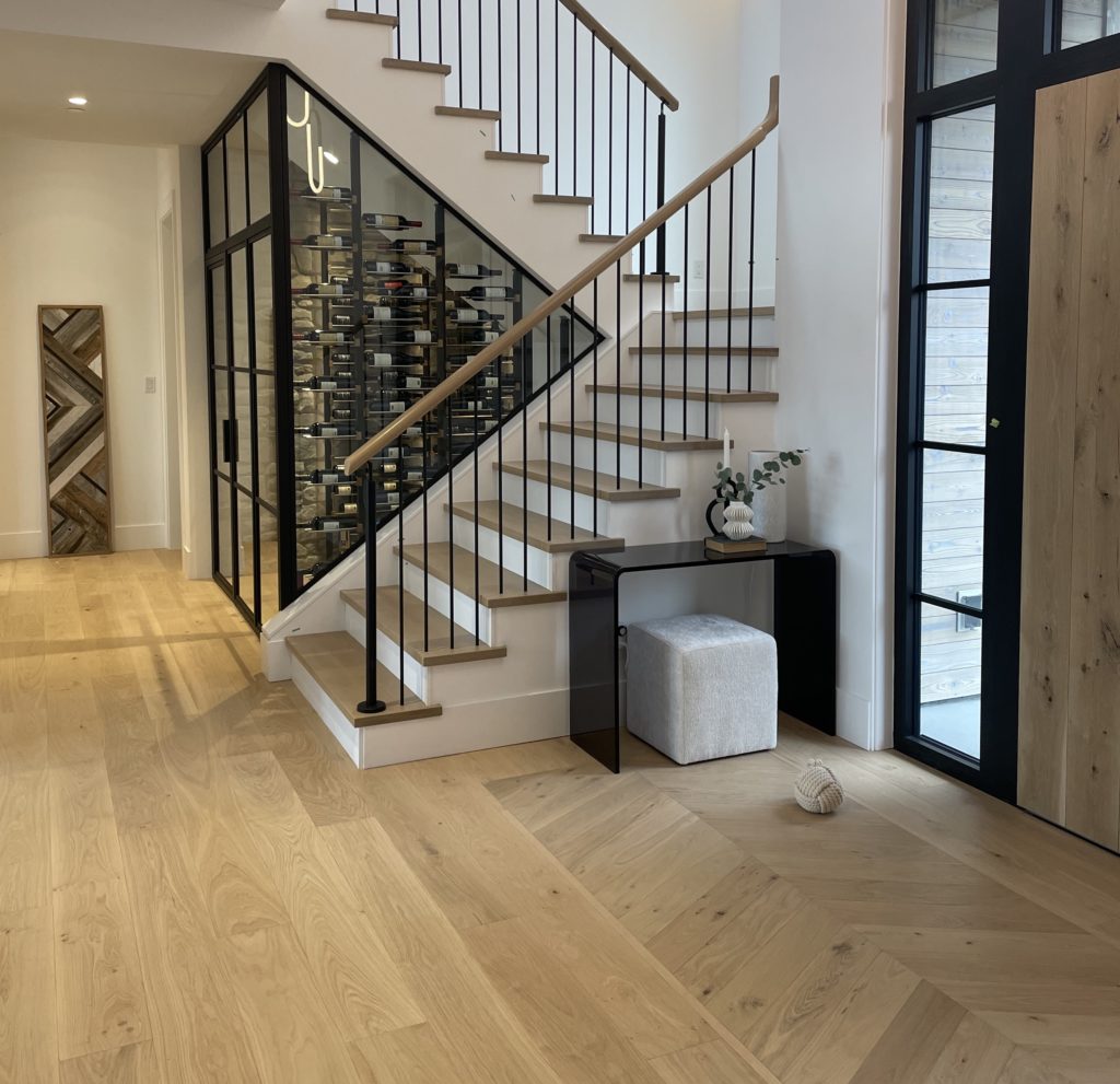 Prefinished hardwood with chevron inlay