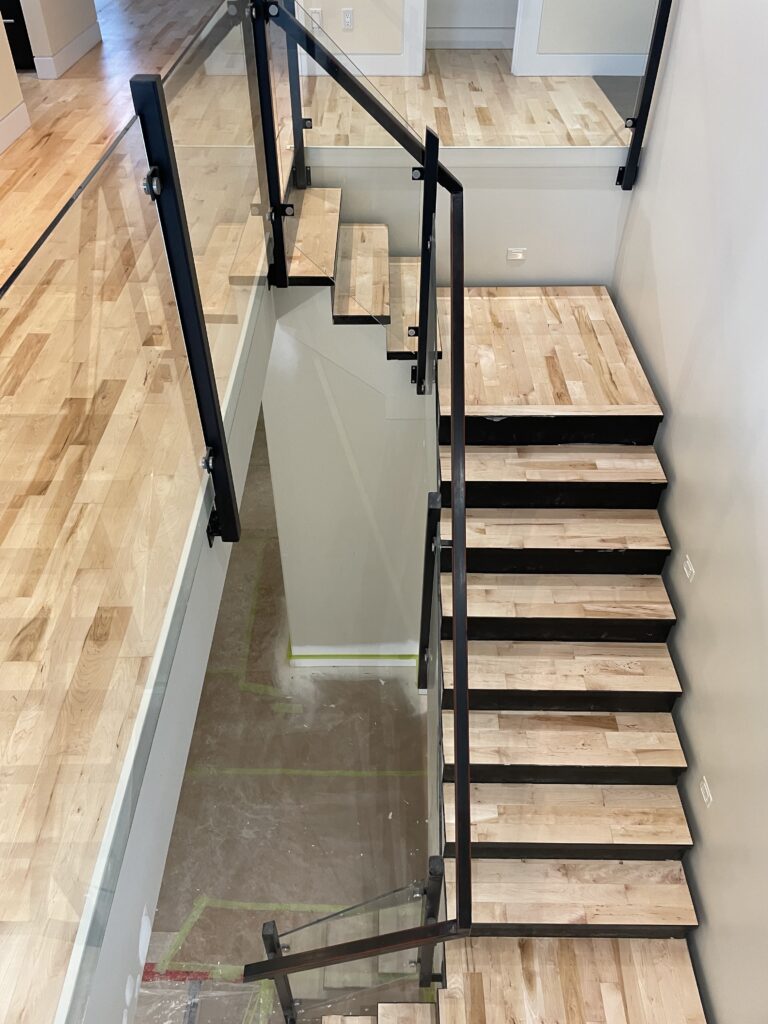 Floating stair treads