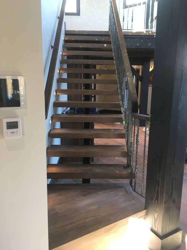 Curved floating stair treads